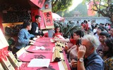 Văn Miếu - Quốc Tử Giám thu hút đông đảo người dân dịp Tết
